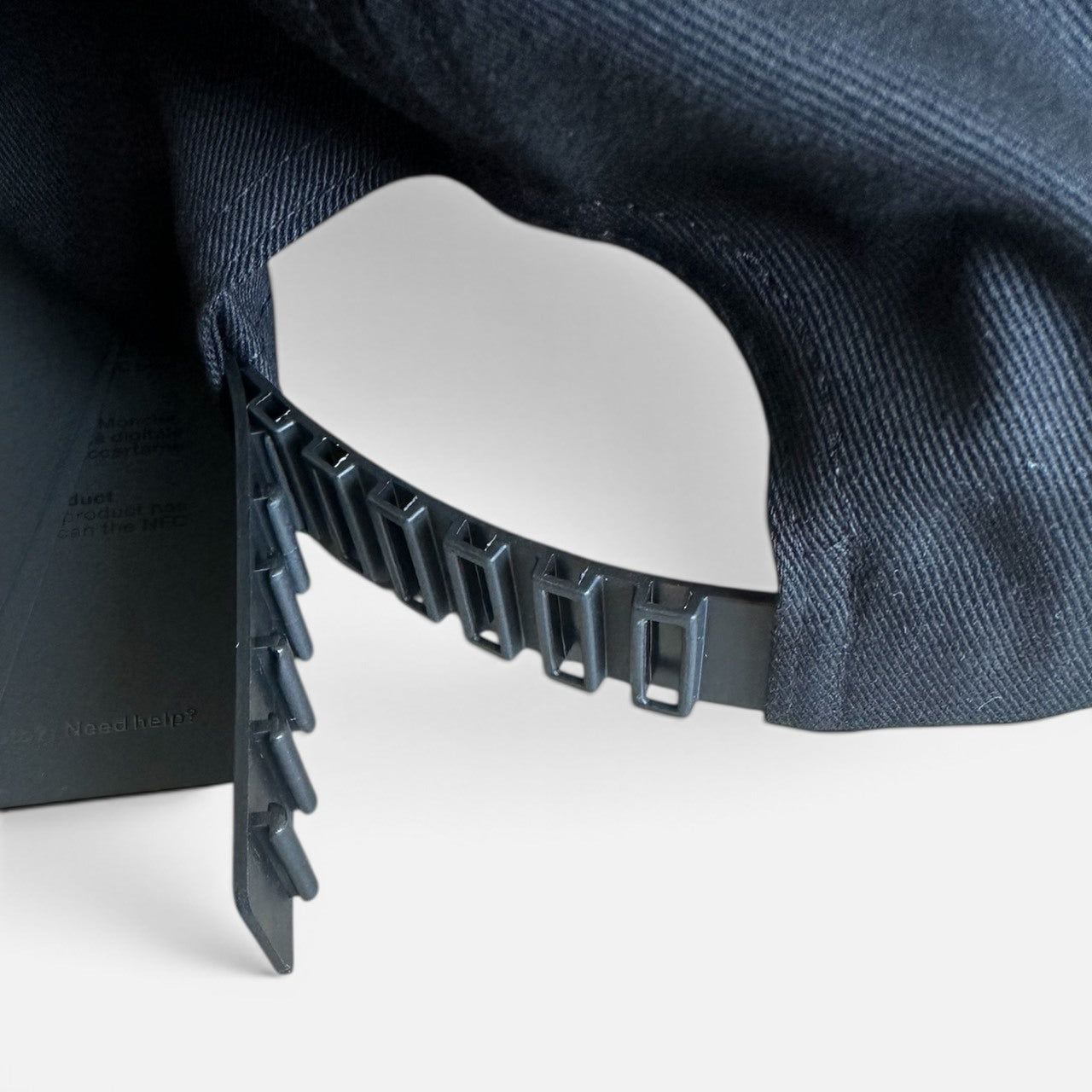 <Moncler >モンクレール・ブラックロゴ・キャップ