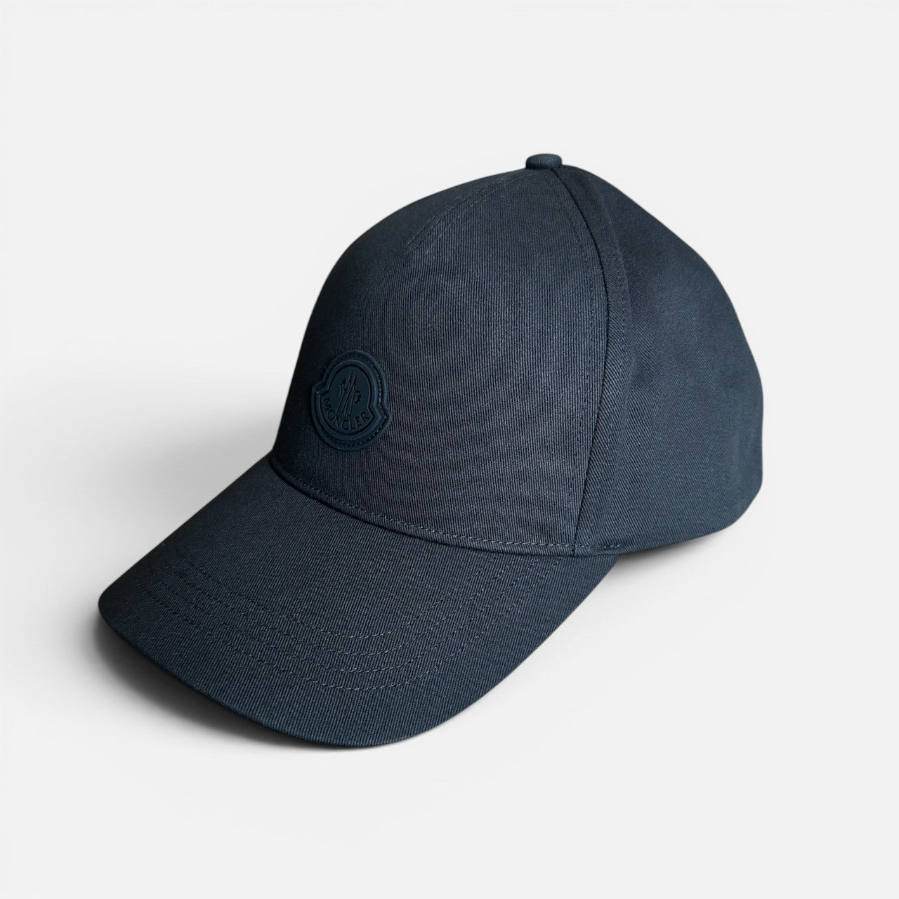 ＜Moncler ＞モンクレール・ブラックロゴ・キャップ
