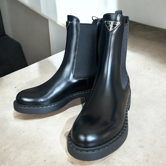 ＜PRADA ＞ プラダ レザーアンクルブーツ
