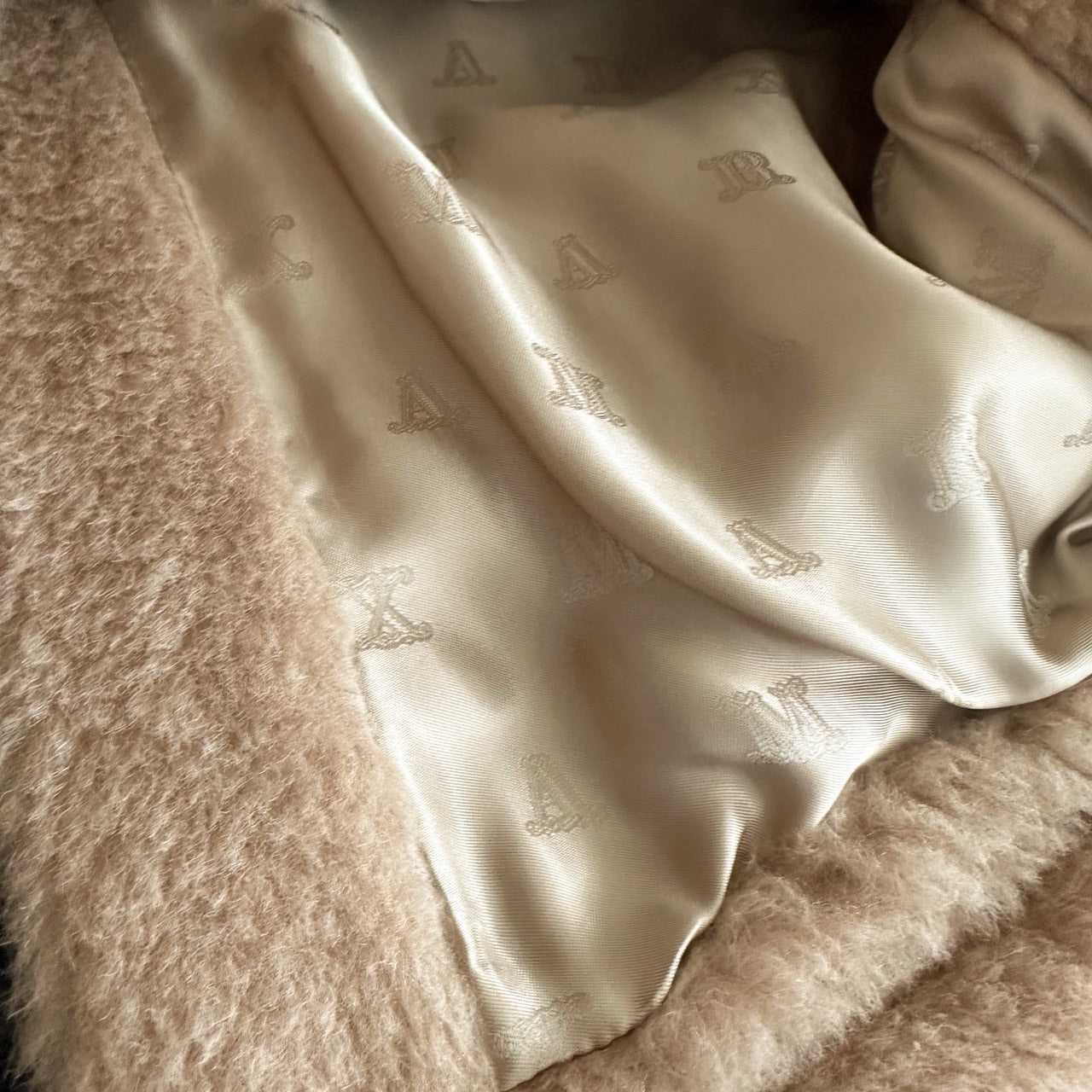 ＜MAX MARA ＞テディベアケープMXACORVINO4
