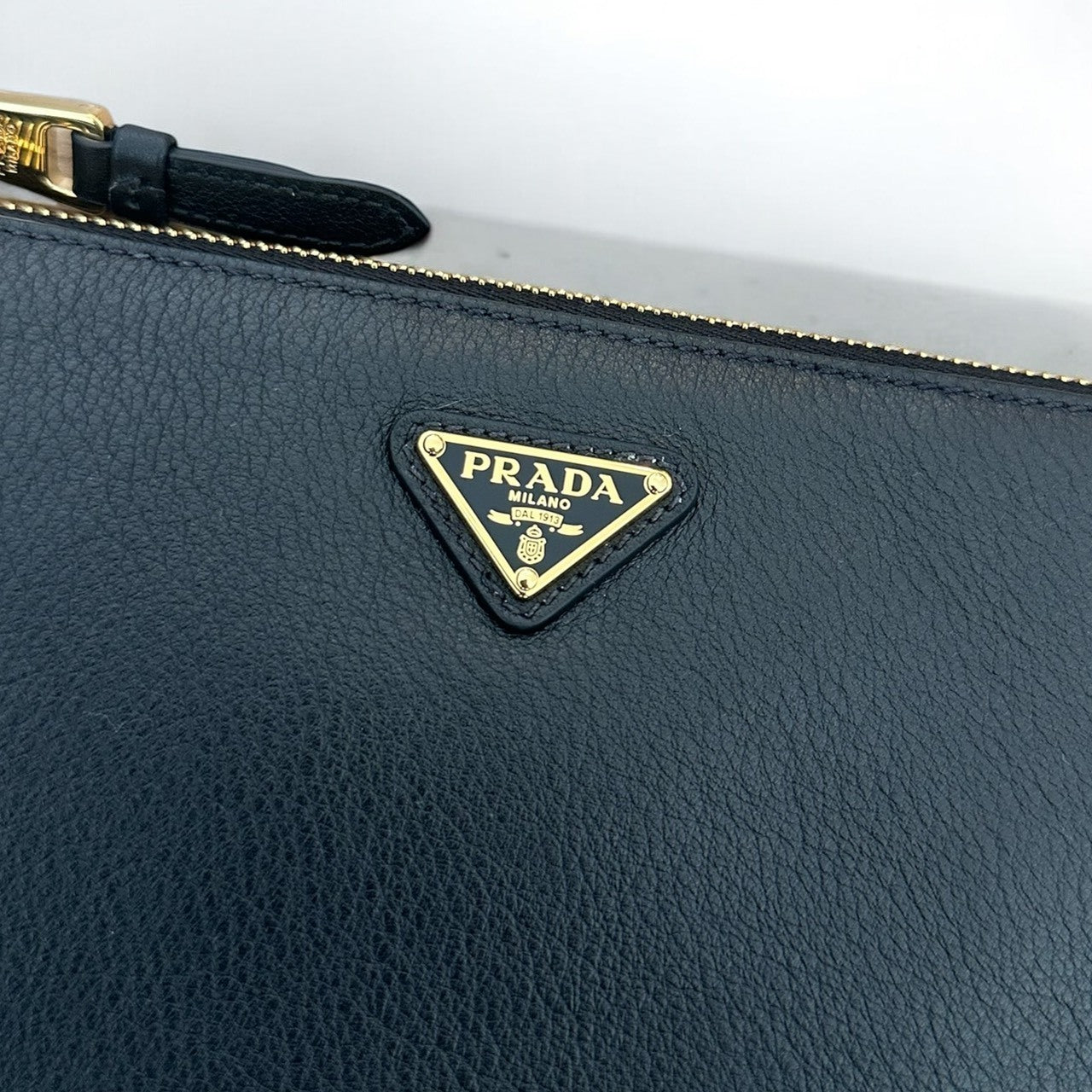 ＜PRADA ＞プラダ レザー ポーチ