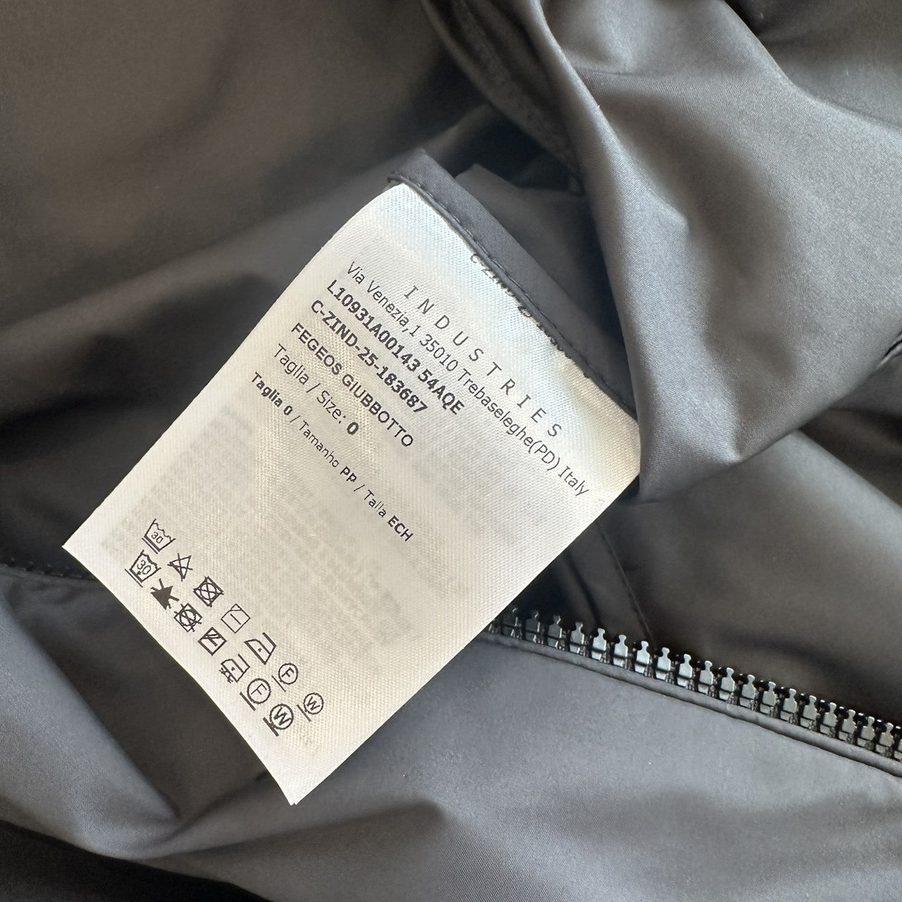＜MONCLER ＞モンクレール・Fegeoウインドブレーカー