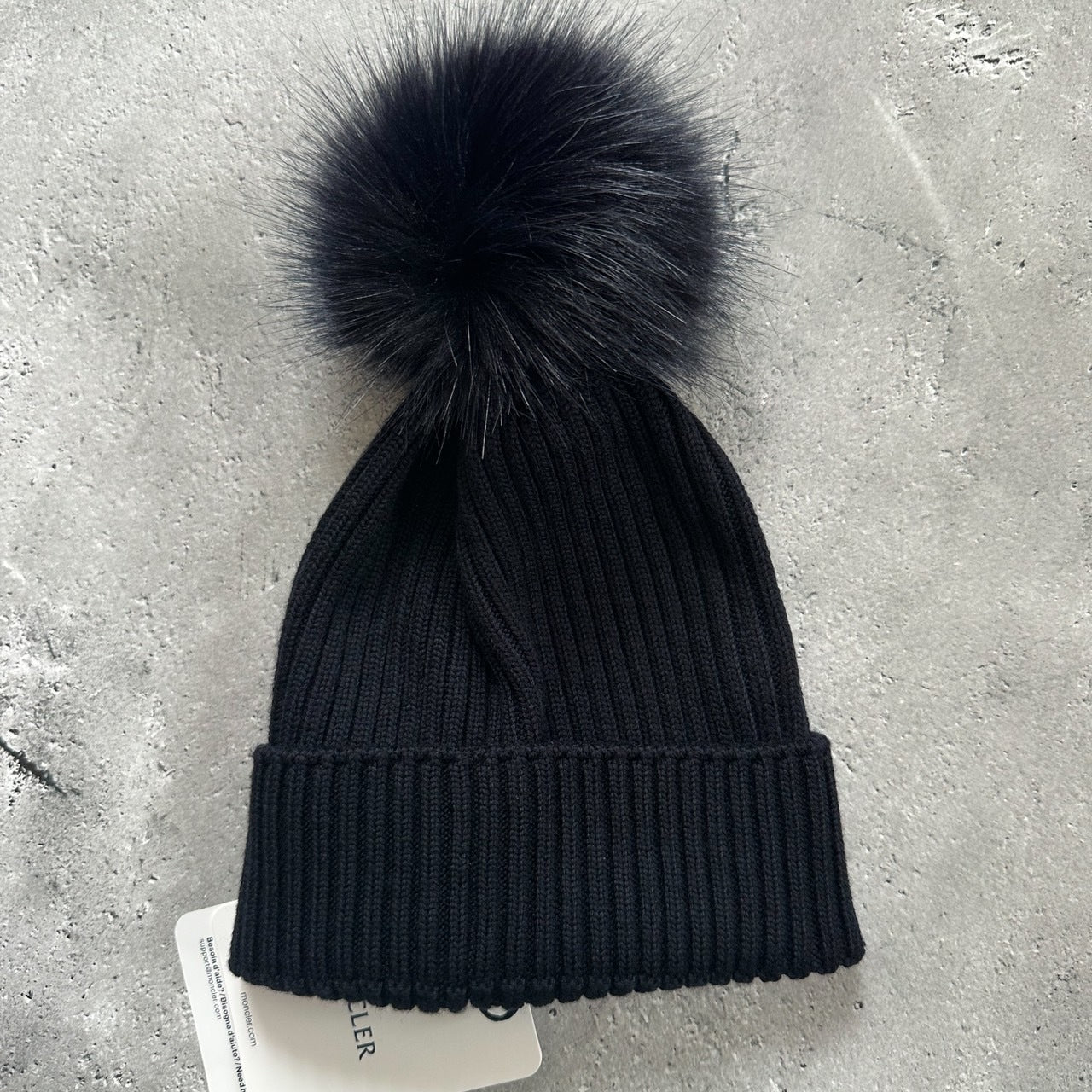 ＜ MONCLER  ＞大人もOK！モンクレール・ニット帽