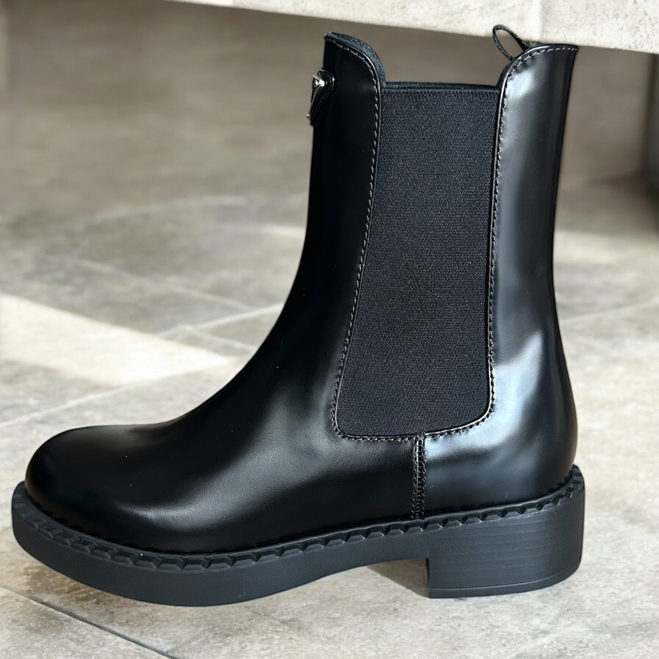 ＜PRADA ＞ プラダ レザーアンクルブーツ