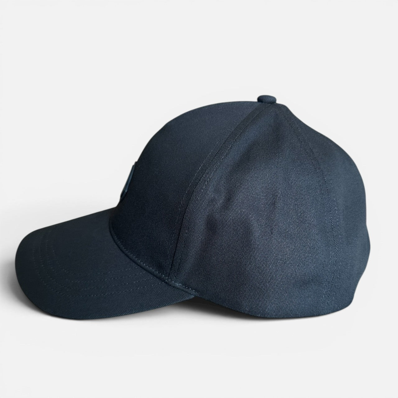 ＜Moncler ＞モンクレール・ブラックロゴ・キャップ