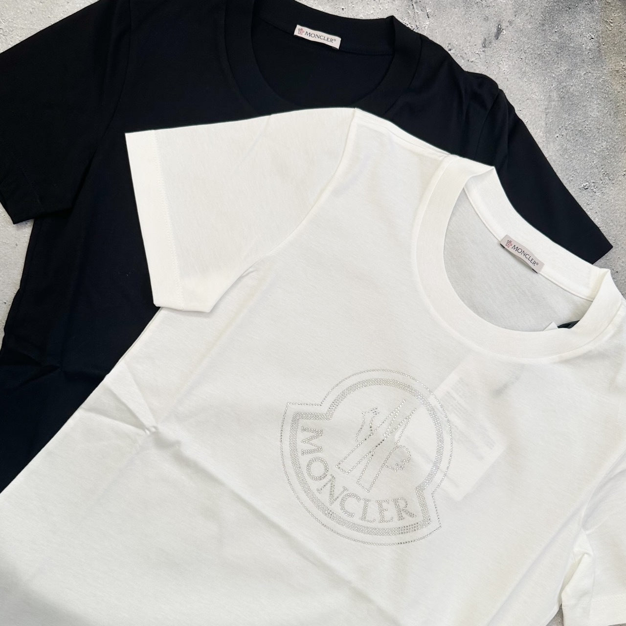 ＜ MONCLER  ＞モンクレール・ロゴ・クリスタルTシャツ