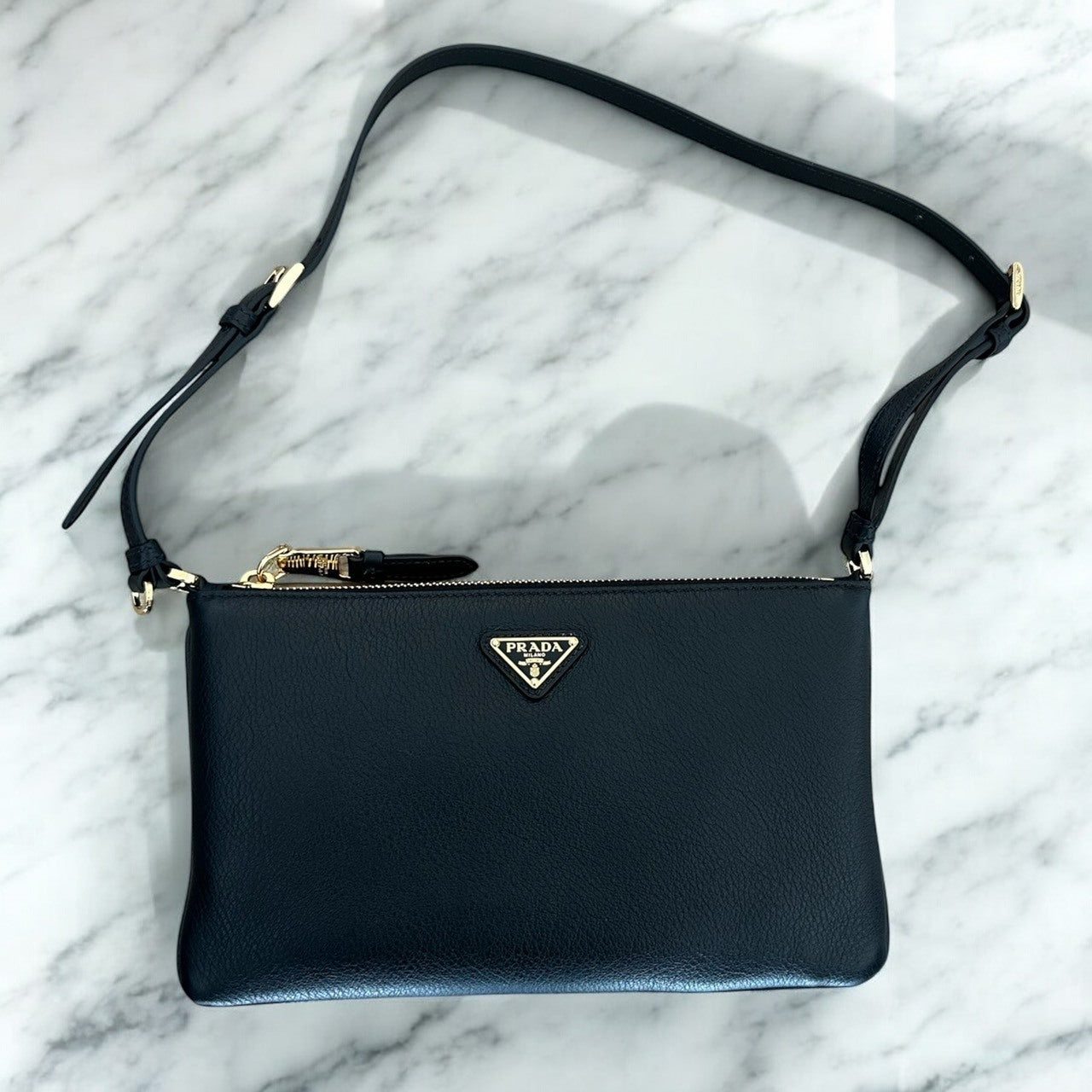 ＜PRADA ＞プラダ レザー ポーチ