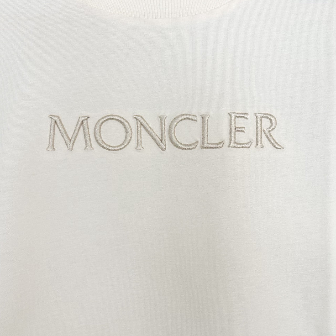 ＜ MONCLER  ＞大人もOK！モンクレールTシャツL19548C0000989AT9