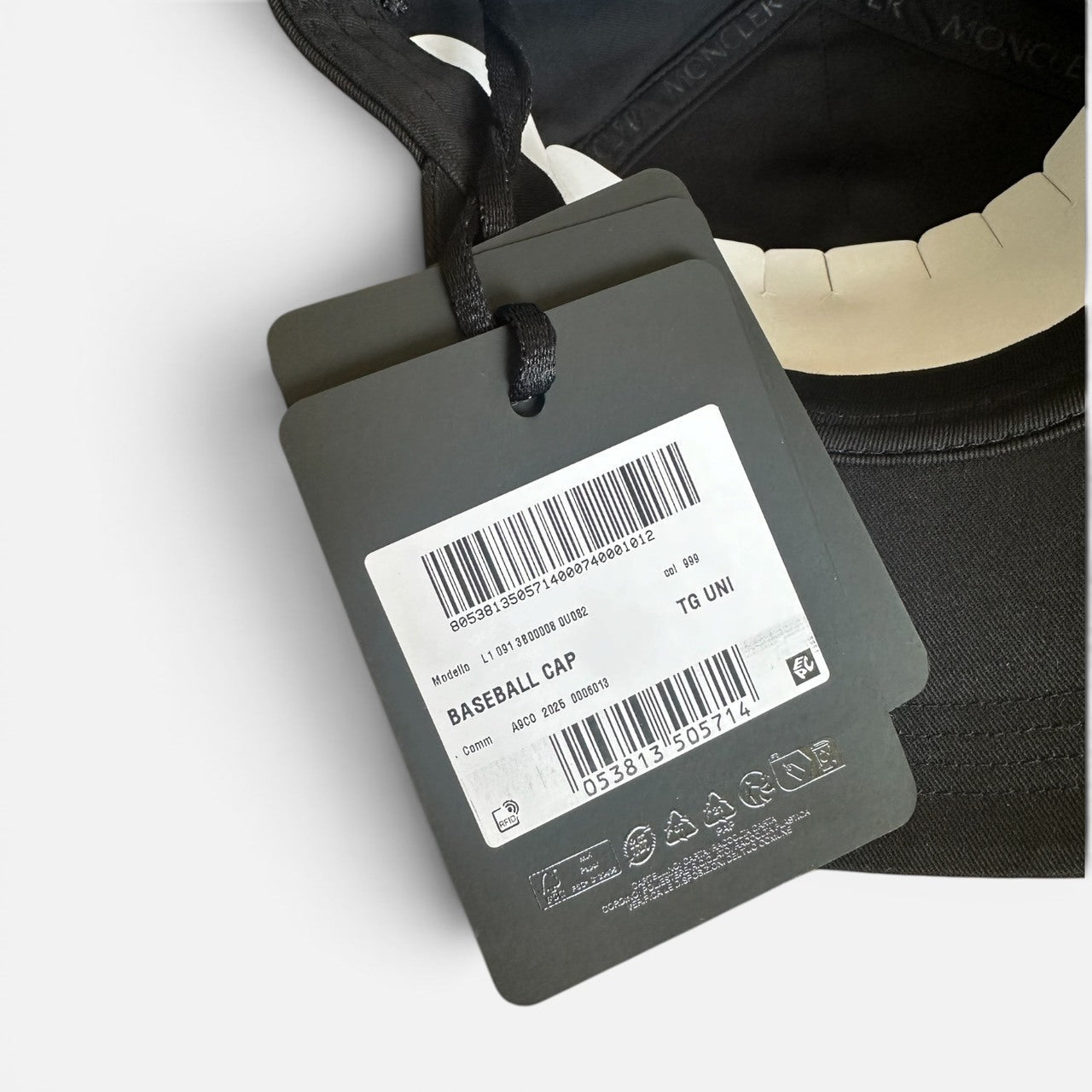 ＜Moncler ＞モンクレール・ブラックロゴ・キャップ