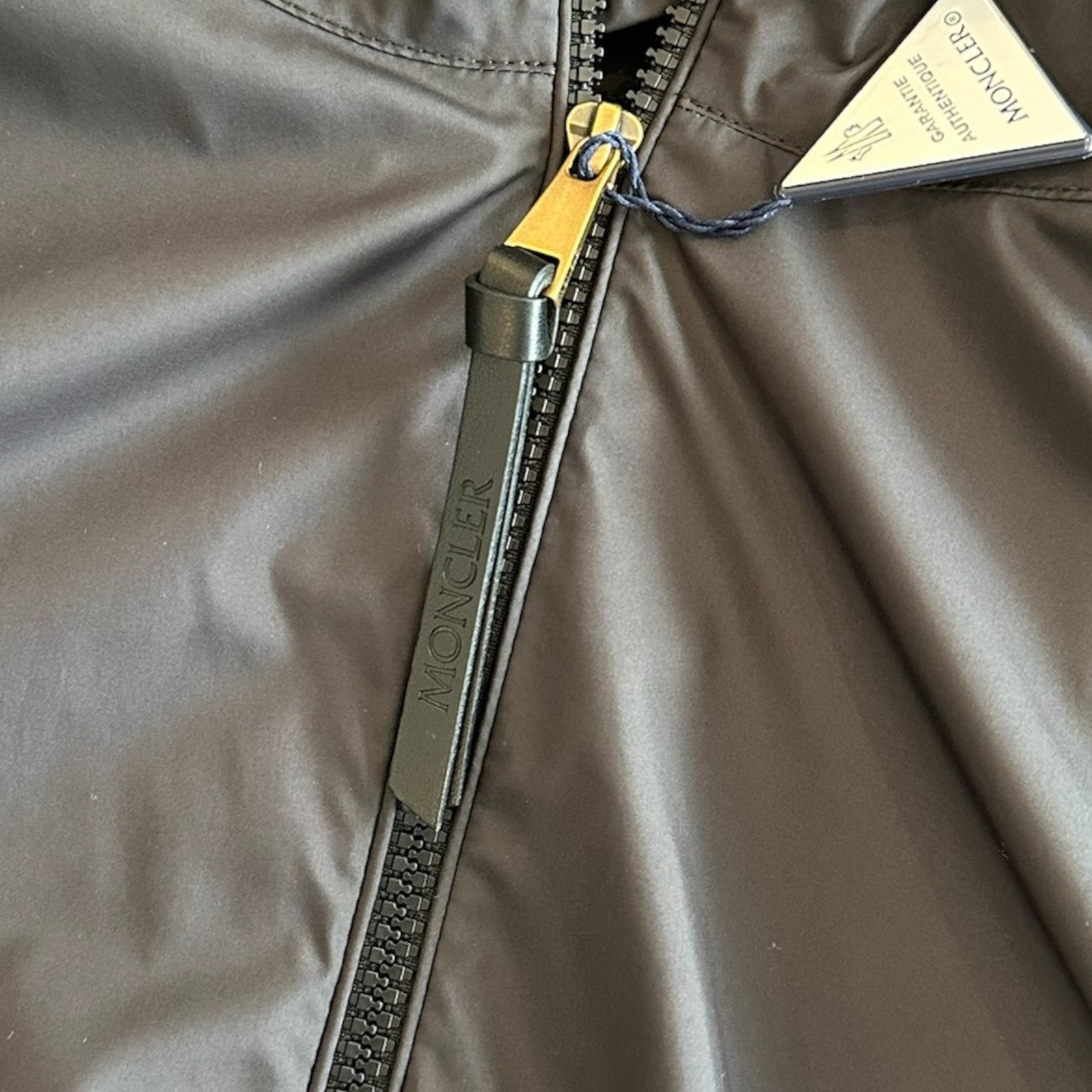＜MONCLER ＞モンクレール・Fegeoウインドブレーカー