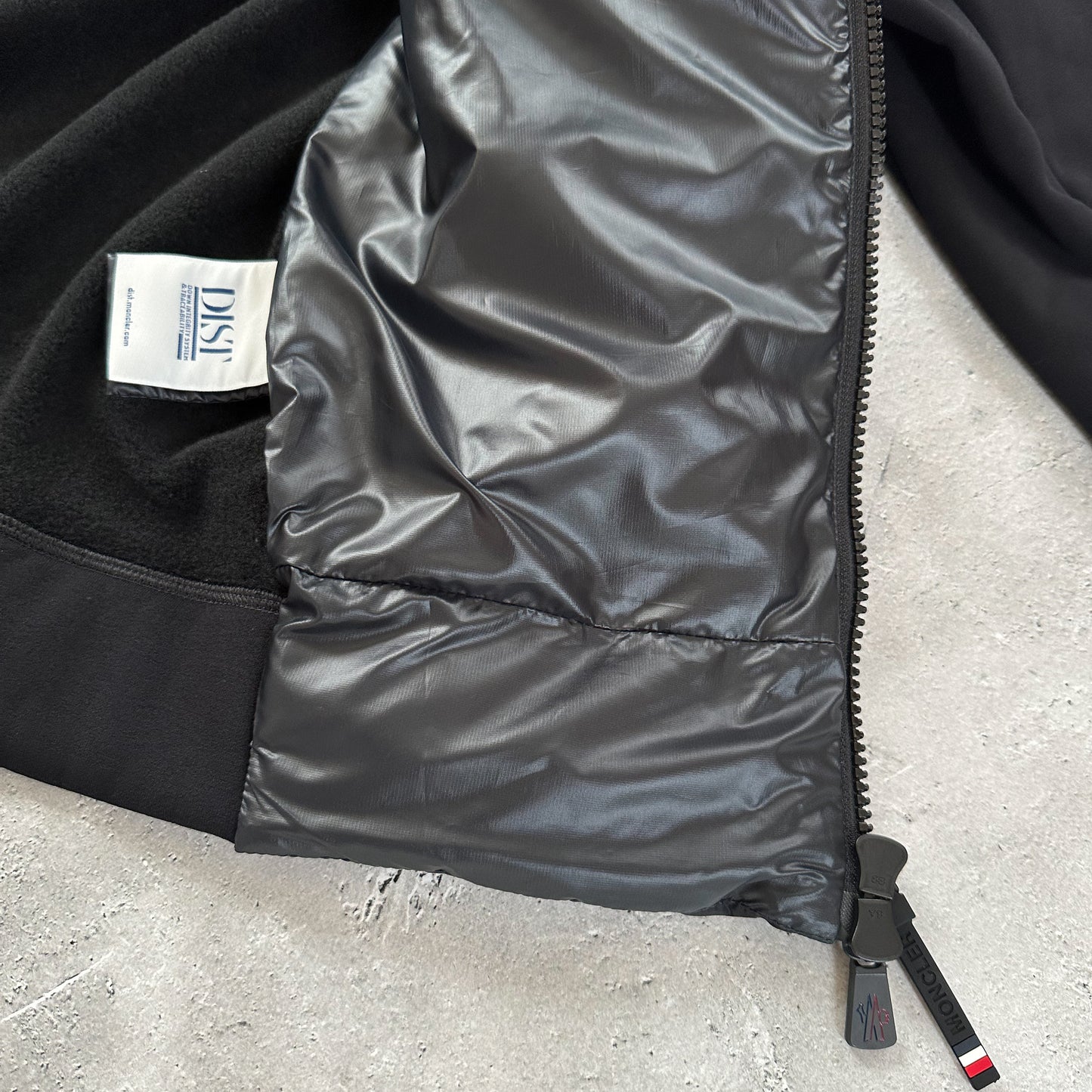 ＜MONCLER GRENOBLE ＞パディング入りジップアップパーカー