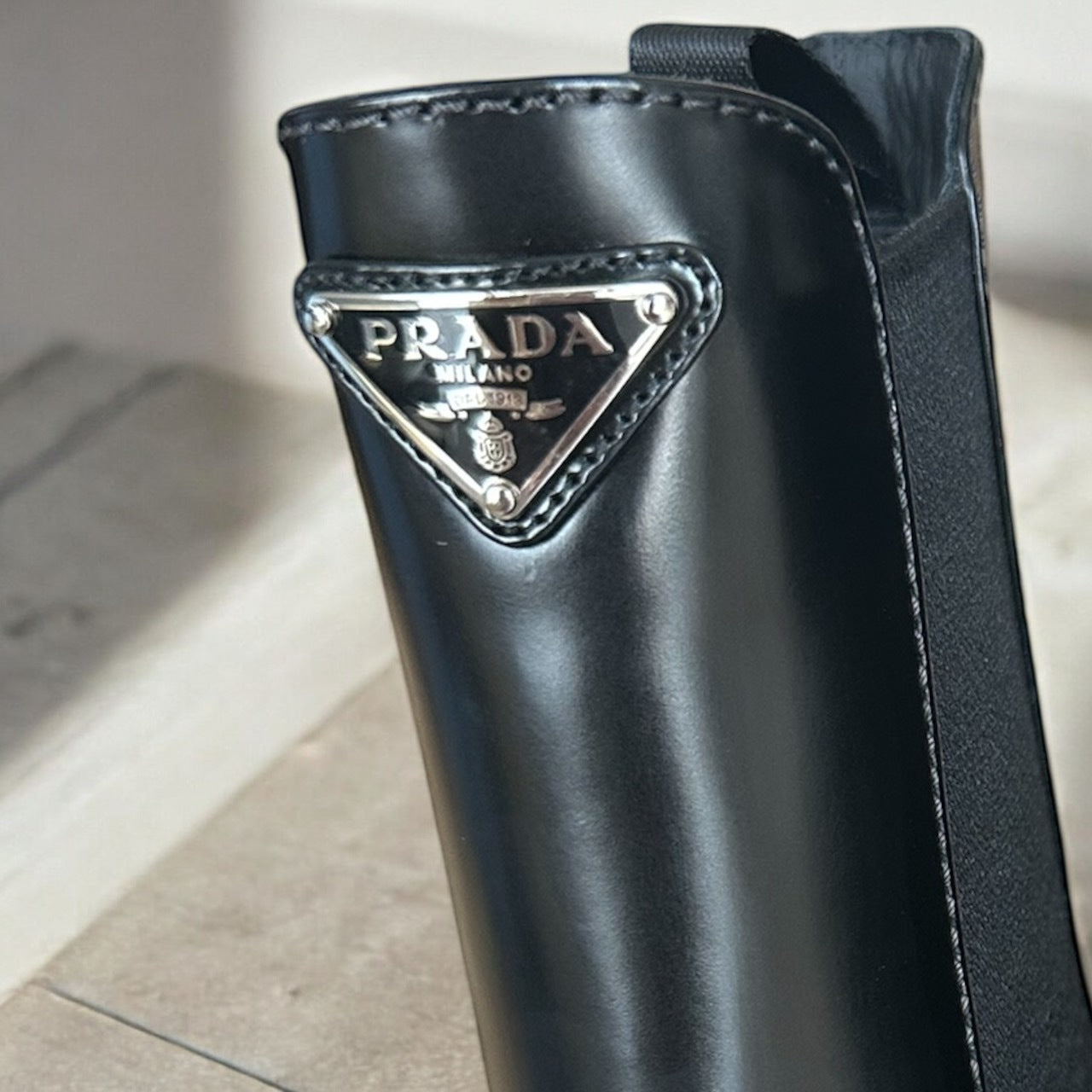 ＜PRADA ＞ プラダ レザーアンクルブーツ